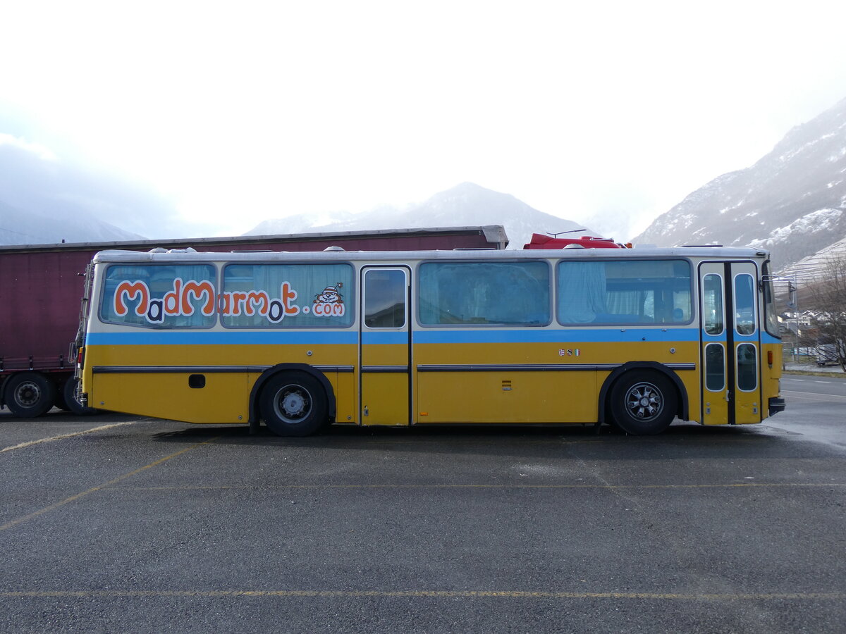 (270'030) - MadMarmot, Nyon - Saurer/T�scher (ex Auto-Transports, La C�te-aux-F�es; ex P 24'238) am 20. Dezember 2024 in Fully, Stade de Charnot