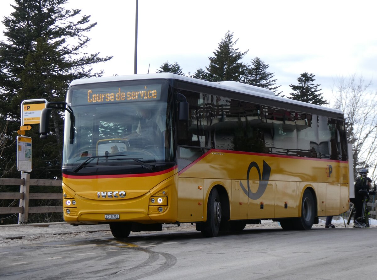 (270'542) - Buchard, Leytron - VS 84'251/PID 11'979 - Iveco am 2. Januar 2025 in Anz�re, T�l�cabine
