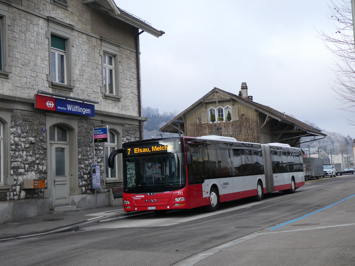 (270'613) - SW Winterthur - Nr. 371/ZH 730'371 - MAN am 4. Januar 2025 beim Bahnhof Winterthur W�lflingen