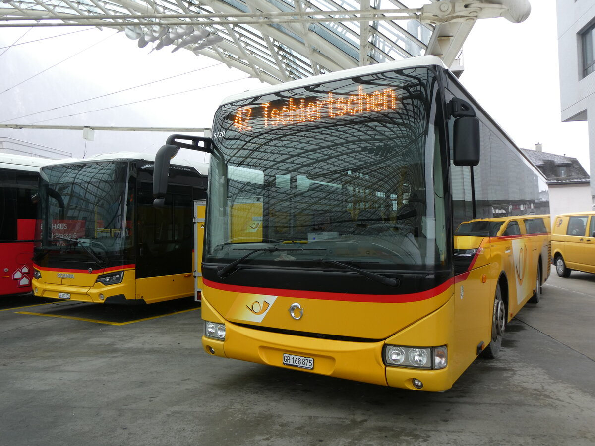 (271'956) - PostAuto Graub�nden - GR 168'875/PID 5720 - Irisbus am 14. Februar 2025 in Chur, Postautostation