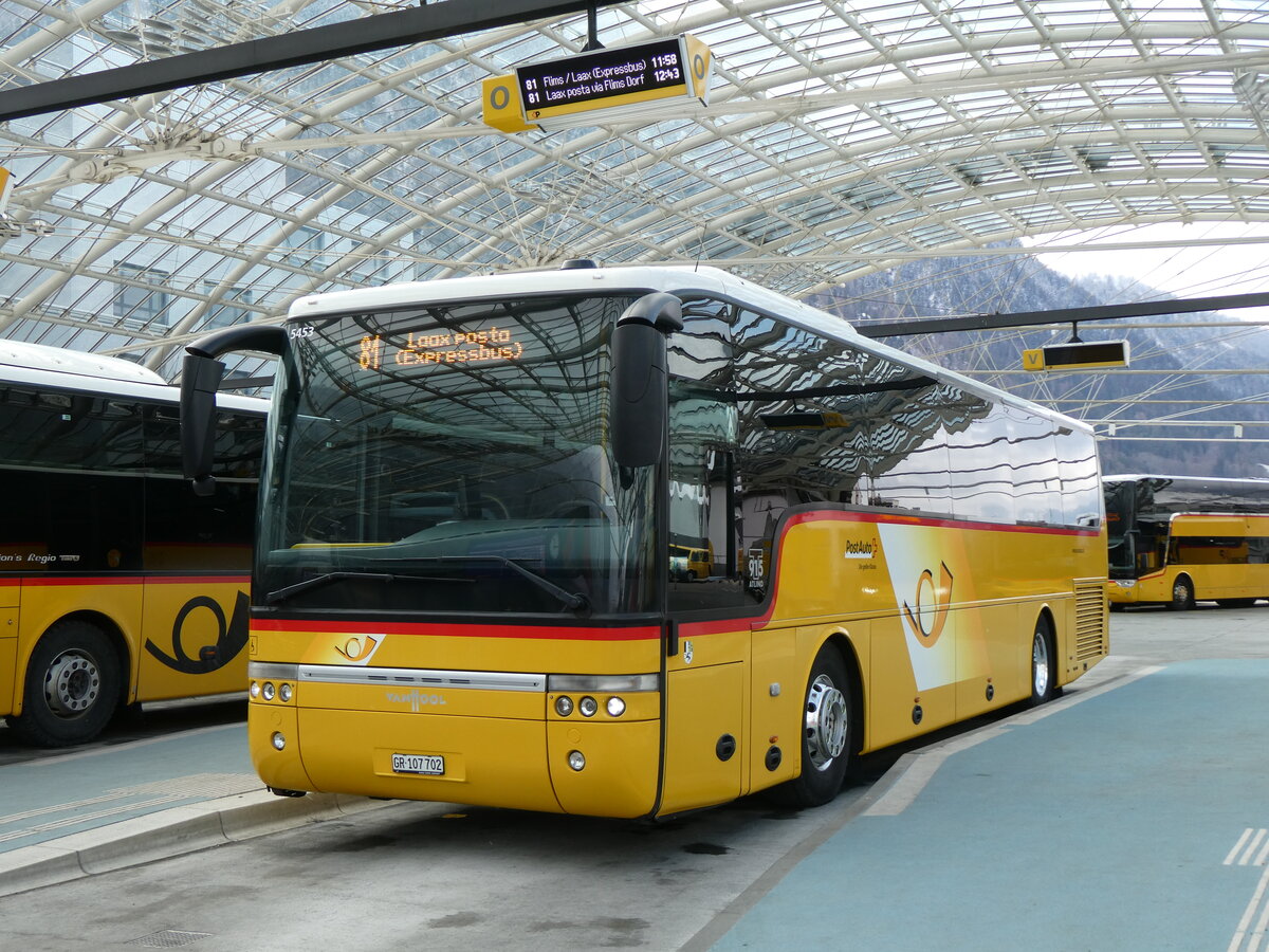 (272'052) - PostAuto Graub�nden - GR 107'702/PID 5453 - Van Hool am 14. Februar 2025 in Chur, Postautostation