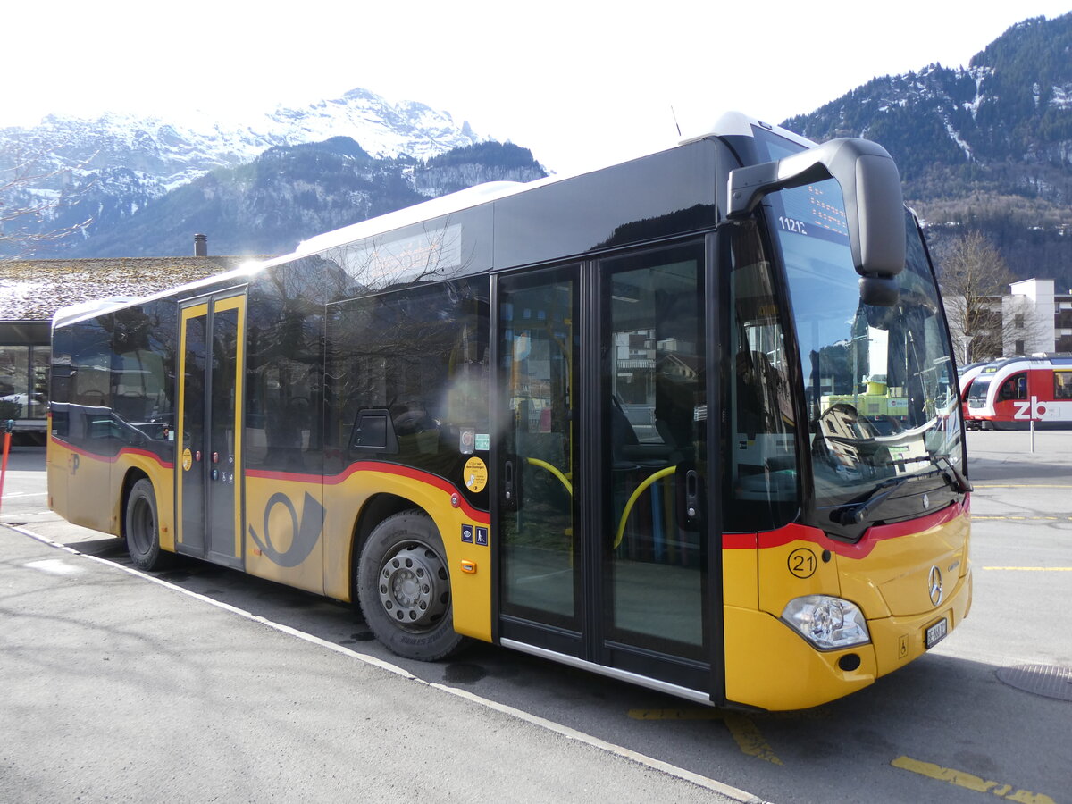 (272'284) - Fl�ck, Brienz - Nr. 21/BE 868'721/PID 11'212 - Mercedes am 21. Februar 2025 in Meiringen, Postautostation