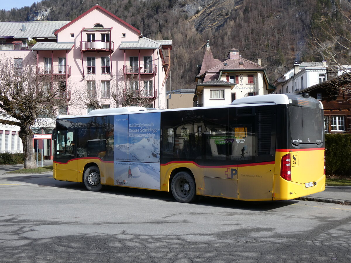 (272'285) - Fl�ck, Brienz - Nr. 21/BE 868'721/PID 11'212 - Mercedes am 21. Februar 2025 in Meiringen, Postautostation