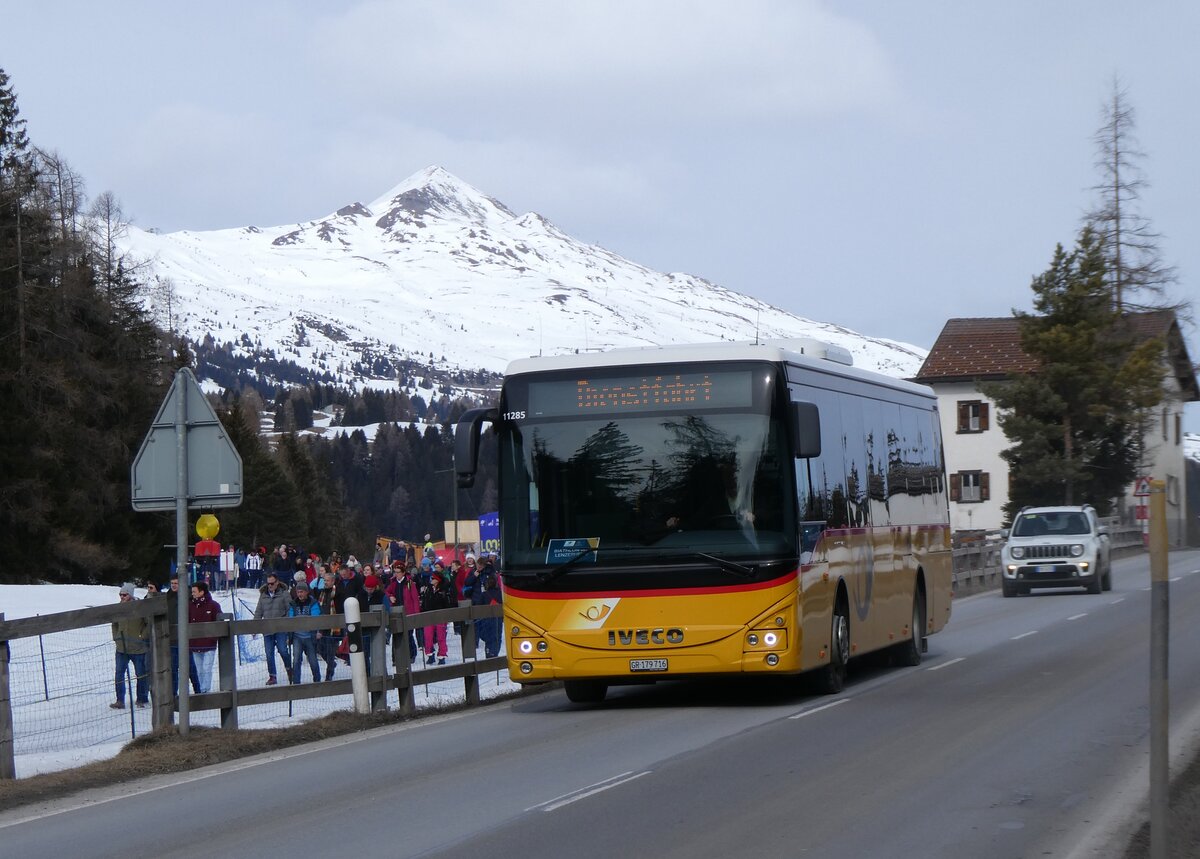 (272'381) - PostAuto Graub�nden - GR 179'716/PID 11'285 - Iveco am 22. Februar 2025 in Lantsch/Lenz, Biathlon-WM