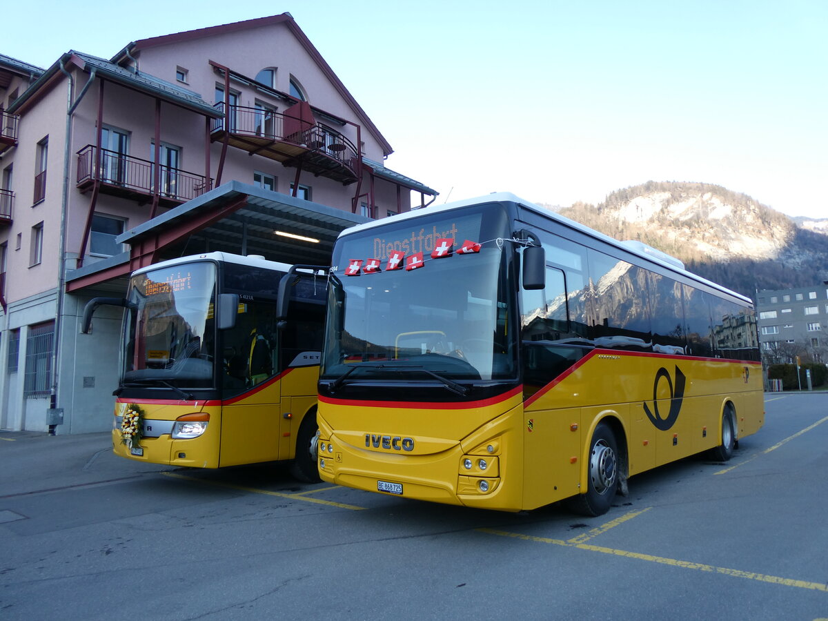 (272'606) - Fl�ck, Brienz - Nr. 25/BE 868'725/PID 11'594 - Iveco am 2. M�rz 2025 in Meiringen, Postautostation