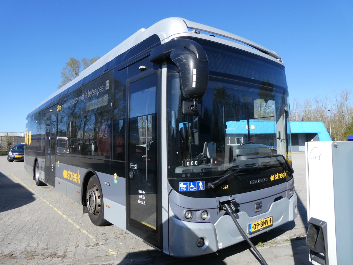 (273'719) - Qbuzz, Groningen - Nr. 7313/09-BNV-1 - eEbusco am 5. April 2025 in Zoutkamp, Garage