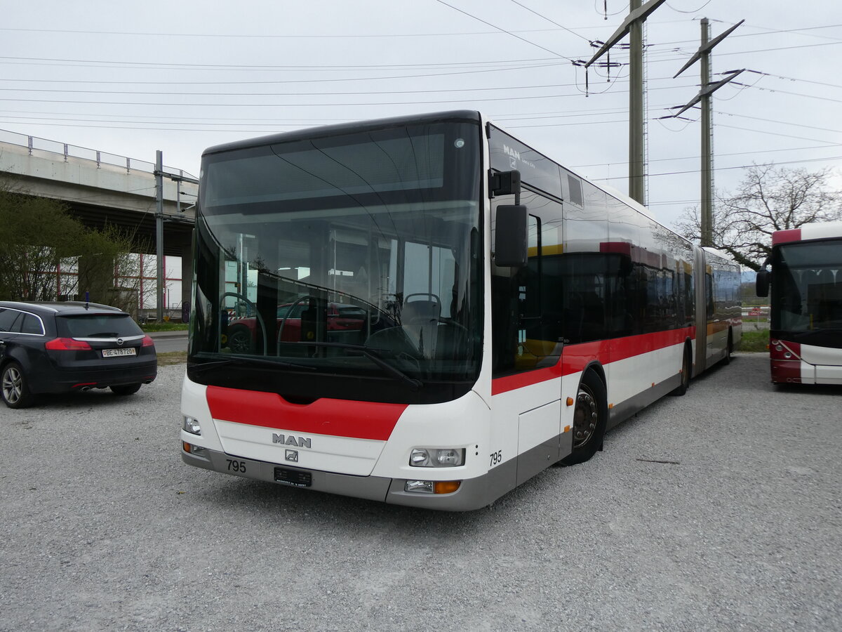 (273'900) - VBZ Z�rich - Nr. 795 - MAN (ex St. Gallerbus, St. Gallen Nr. 286) am 12. April 2025 in Kerzers, Murtenstrasse
