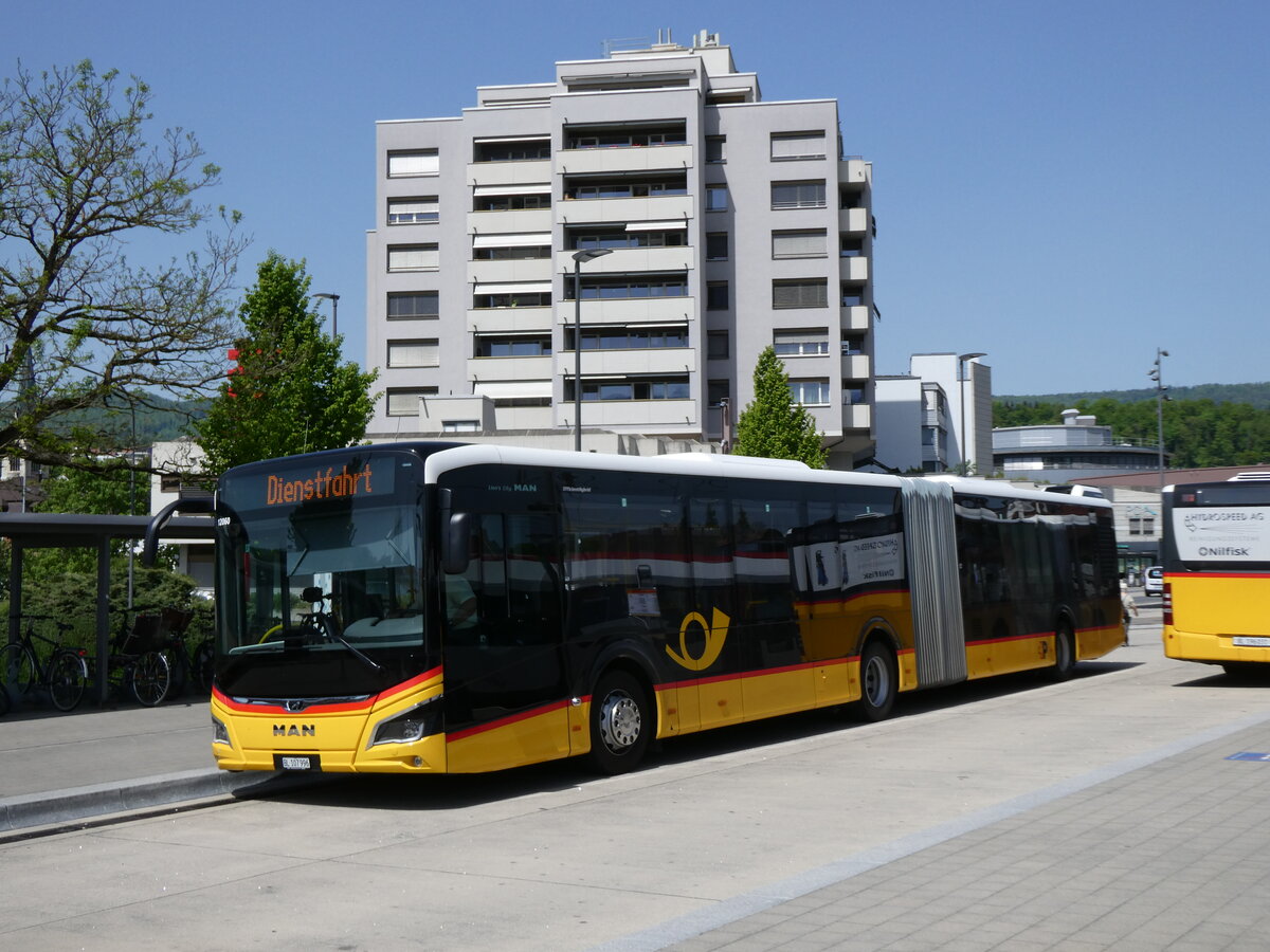 (274'471) - PostAuto Nordschweiz - BL 107'996/PID 12'060 - MAN am 2. Mai 2025 beim Bahnhof Laufen