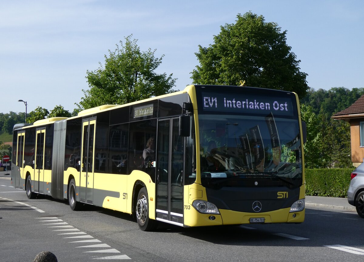 (274'512) - STI Thun - Nr. 703/BE 754'703 - Mercedes am 2. Mai 2025 beim Bahnhof Spiez