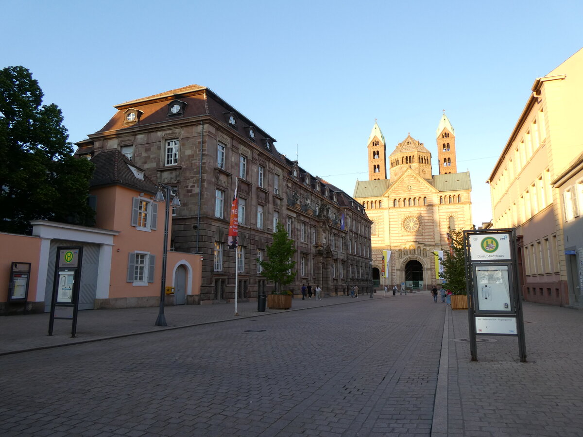 (275'441) - VRN-Haltestellen am 11. Mai 2025 in Speyer, Dom/Stadthaus
