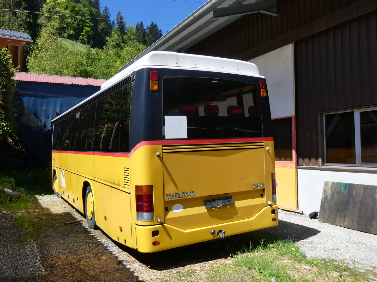 (275'600) - K�bli, Gstaad - PID 1862 - Volvo (ex Nr. 0) am 16. Mai 2025 in Gstaad, Postgarage
