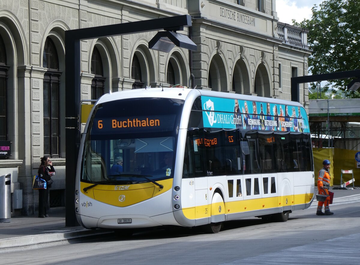 (275'626) - VBSH Schaffhausen - Nr. 35/SH 38'035 - eIrizar am 17. Mai 2025 beim Bahnhof Schaffhausen
