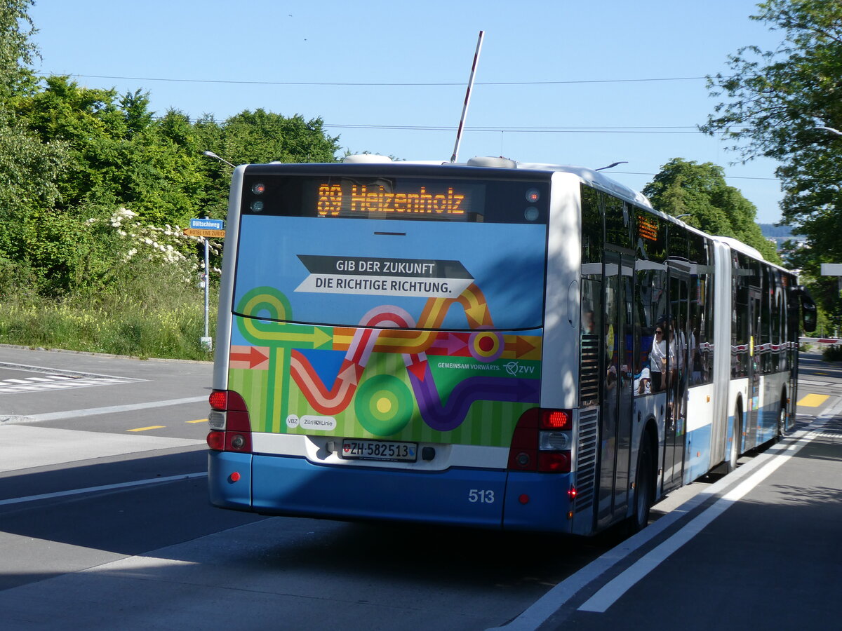 (276'085) - VBZ Z�rich - Nr. 513/ZH 582'513 - MAN am 31. Mai 2025 beim Bahnhof Z�rich-Schweighof