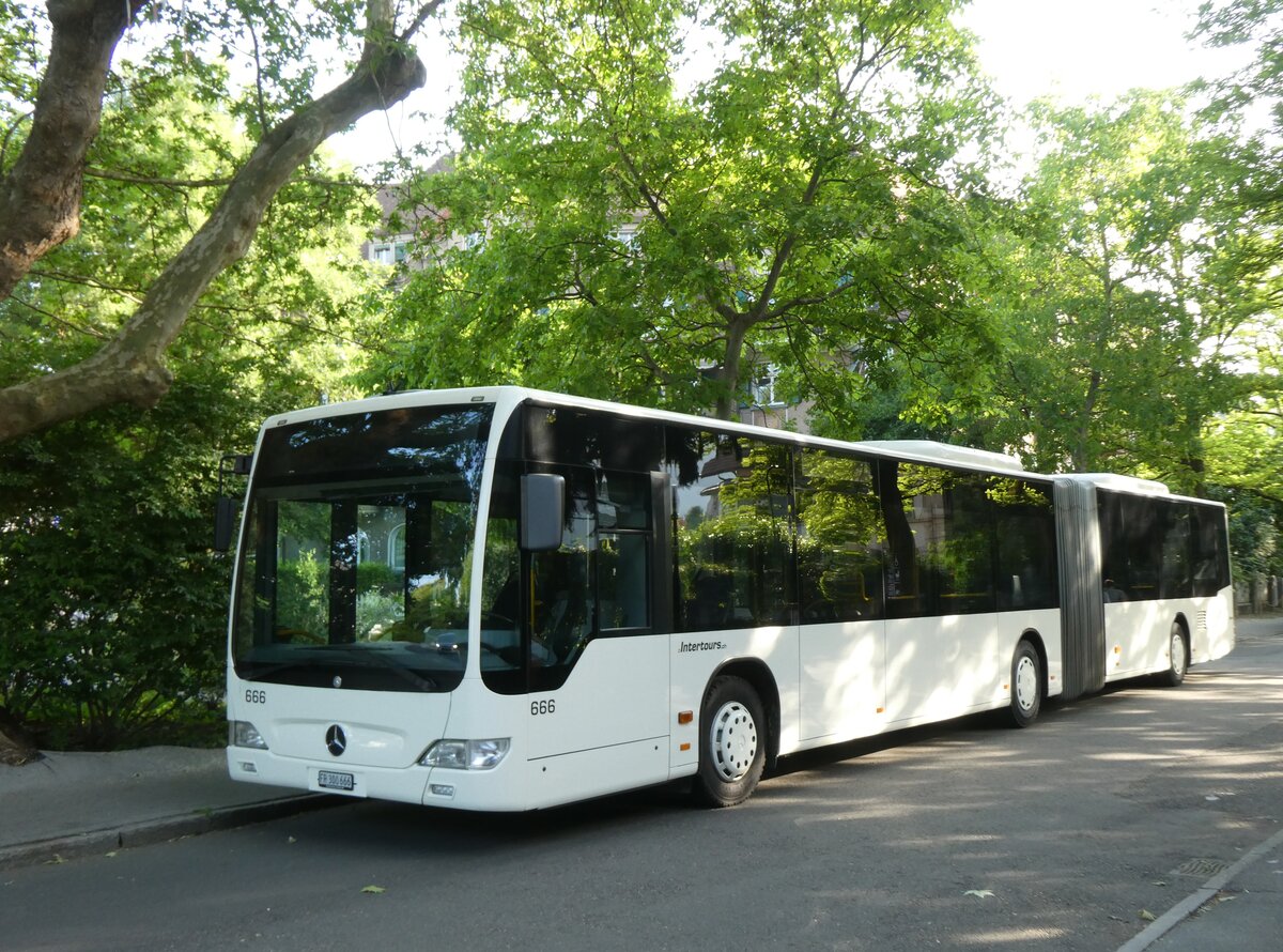(276'558) - Intertours, Domdidier - Nr. 666/FR 300'666 - Mercedes (ex STI Thun Nr. 136) am 13. Juni 2025 beim Bahnhof Thun (Kante X)
