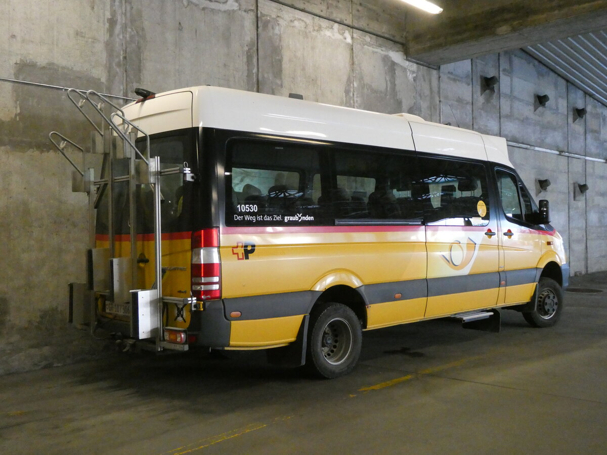 (276'968) - PostAuto Graub�nden - GR 107'306/PID 10'530 - Mercedes am 18. Juni 2025 in Thusis, Postautostation
