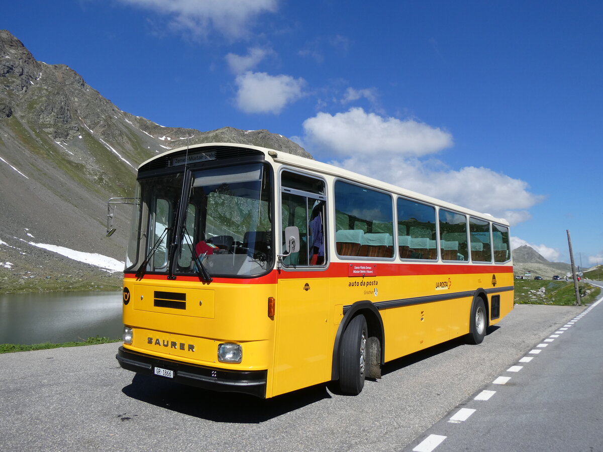 (277'001) - Gaudenz, Andeer - GR 1866 - Saurer/R&J (ex Mark, Andeer PID 2824; ex PostAuto Graub�nden; ex P 24'350) am 19. Juni 2025 auf dem Fl�elapass