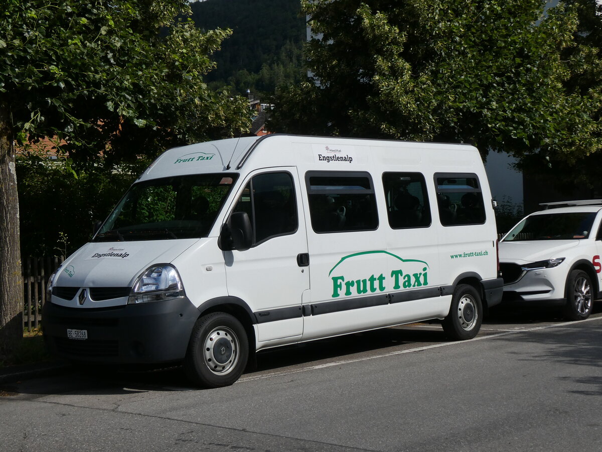 (277'368) - Huggler, Meiringen - BE 58'268 - Renault am 1. Juli 2025 beim Bahnhof Meiringen