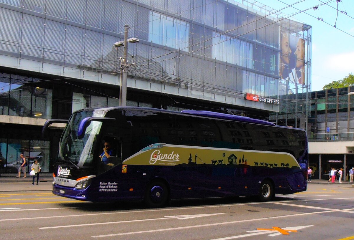 (277'538) - Gander, Ch�teau-d'Oex - VD 622'530 - Setra am 4. Juli 2025 beim Bahnhof Bern