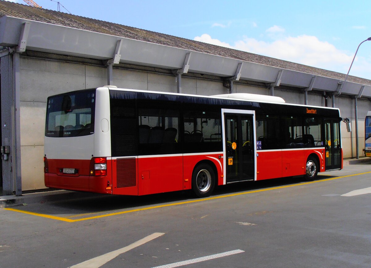 (277'549) - PostAuto Bern - BE 489'253/PID 12'334 - MAN (ex BE 535'078; ex Dr. Richard, A-Wien Nr. 1420) am 4. Juli 2025 in Bern, Postautostation