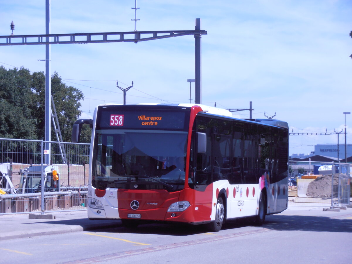 (277'790) - TPF Fribourg - Nr. 6004/FR 300'357 - Mercedes am 12. Juli 2025 beim Bahnhof Avenches