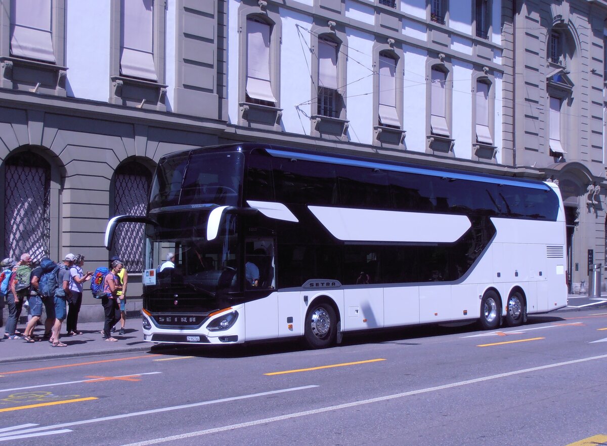 (277'819) - Daimler Buses, Winterthur - ZH 771'894 - Setra (ex Ammann, Neerach) am 12. Juli 2025 beim Bahnhof Bern (Einsatz Intertours)