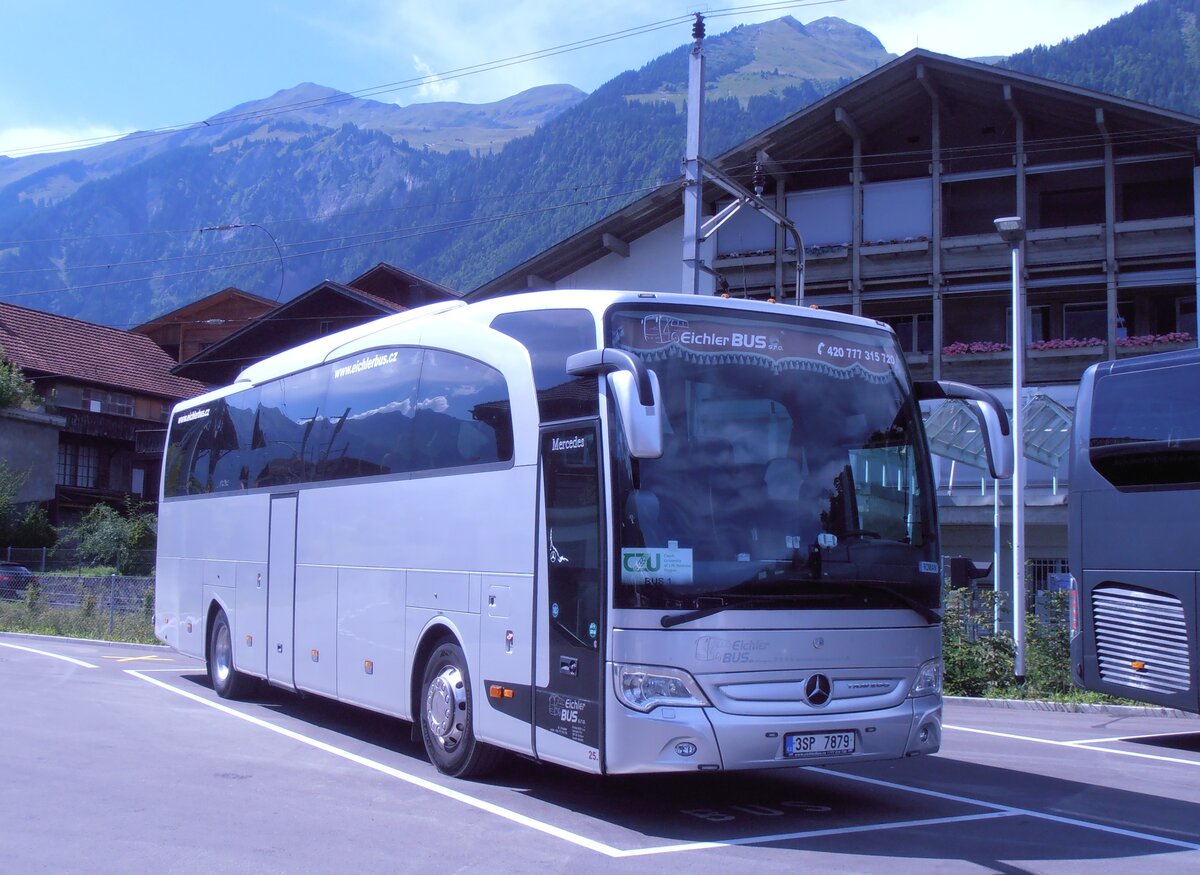 (277'960) - Aus Tschechien: EichlerBUS, Divisov - 3SP 7879 - Mercedes am 18. Juli 2025 beim Bahnhof Brienz