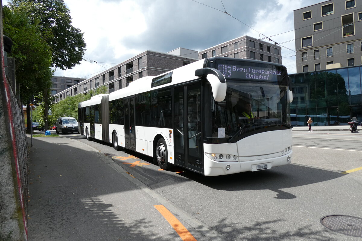 (278'316) - Overney, Vevey - VD 280'323 - Solaris (ex AAGR Rothenburg Nr. 10) am 1. August 2025 beim Bahnhof Bern Europaplatz