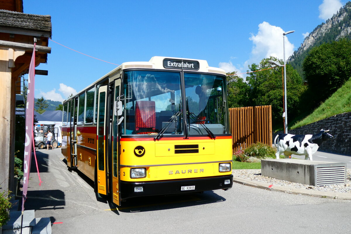 (279'140) - Kolb, Grasswil - Nr. 3/BE 93'915 - Saurer/R&J (ex Schmocker, Stechelberg Nr. 3/PID 2409; ex Schmocker, Stechelberg Nr. 1; ex Gertsch, Stechelberg Nr. 1) am 17. August 2025 in L'Etivaz, Maison de l'Etivaz