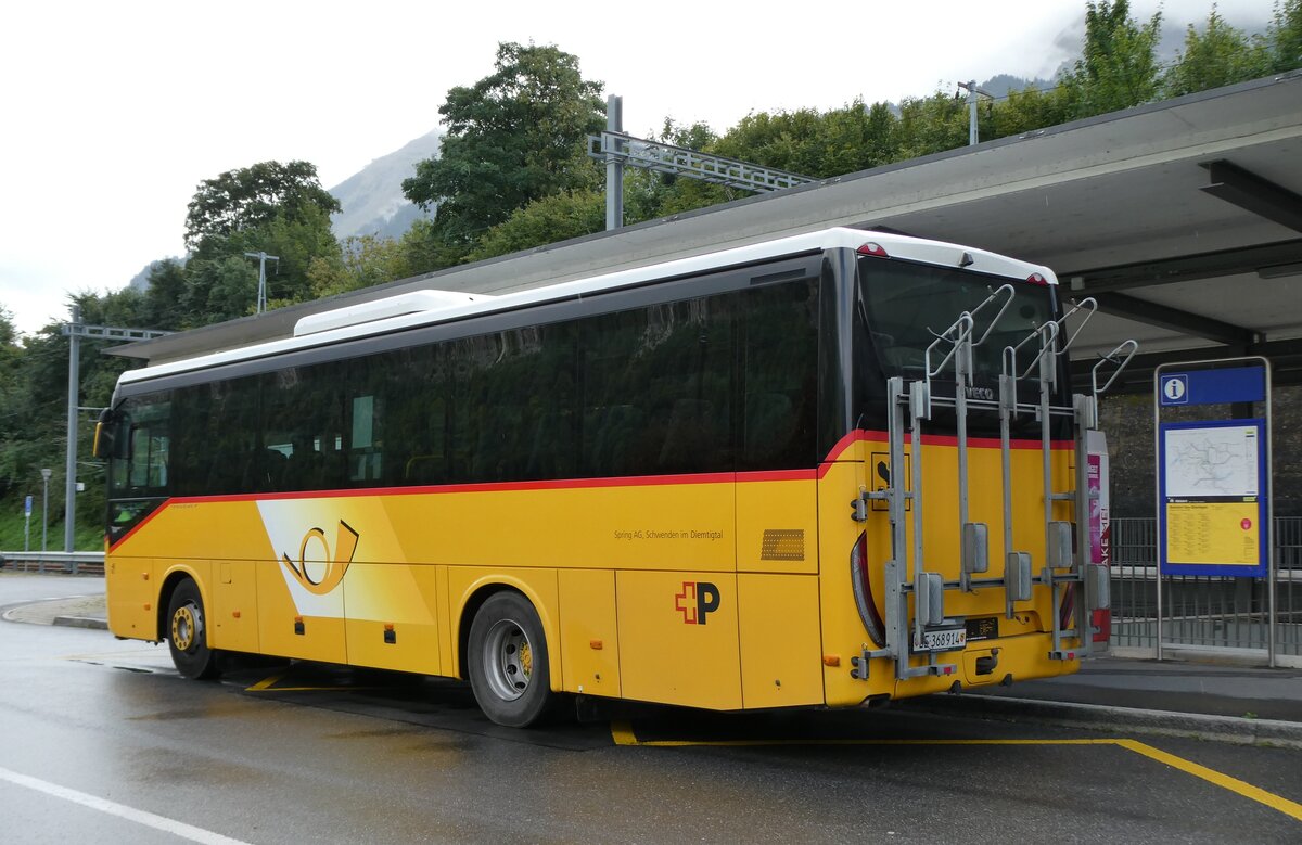 (279'888) - Spring, Schwenden - BE 368'914/PID 10'313 - Iveco am 5. September 2025 beim Bahnhof Oey-Diemtigen