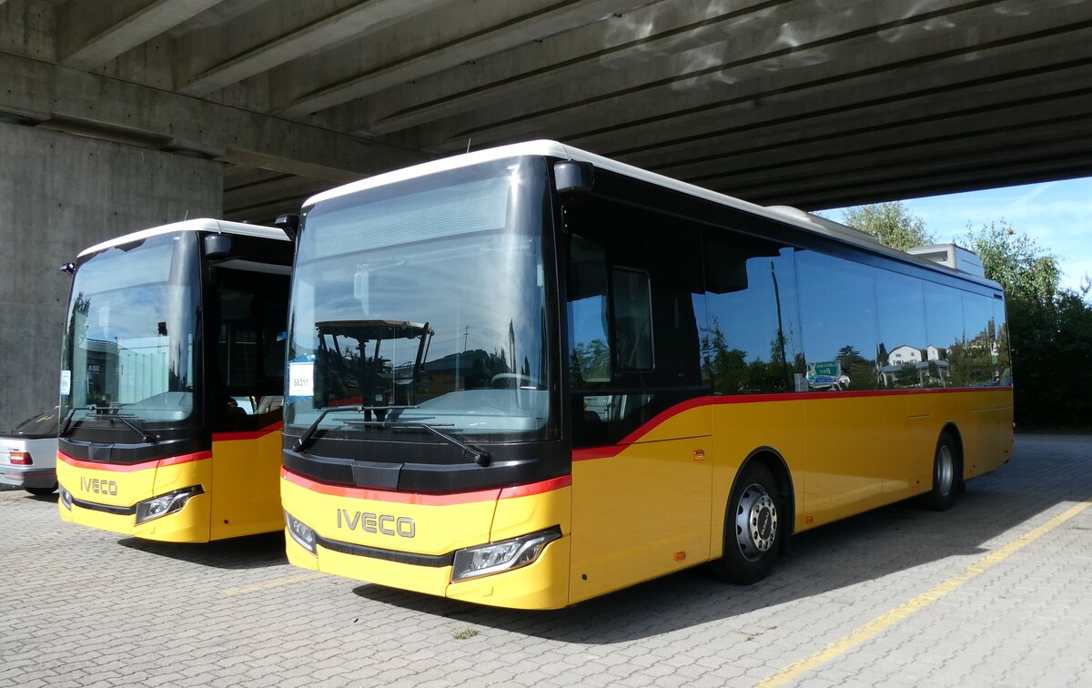 (280'003) - PostAuto Graub�nden - PID 12'379 - Iveco am 6. September 2025 in Kerzers, Murtenstrasse