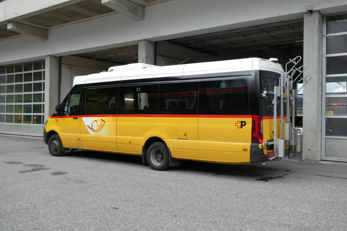 (280'201) - PostAuto Graub�nden - GR 51'337/PID 11'696 - K-Bus (ex Nr. 31) am 9. September 2025 in Schluein, Garage
