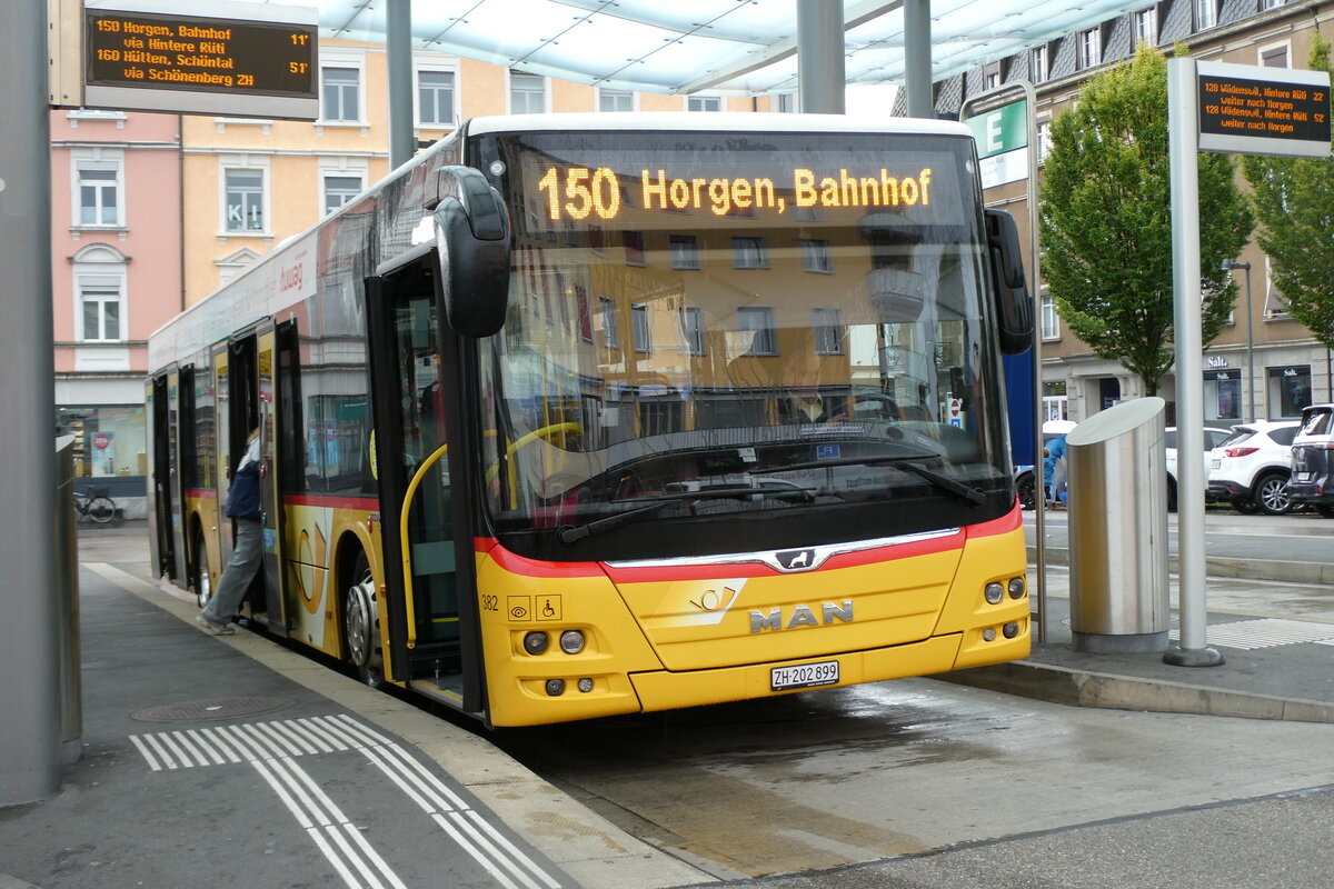 (280'743) - PostAuto Z�rich - Nr. 382/ZH 202'899/PID 11'269 - MAN am 27. September 2025 beim Bahnhof W�denswil