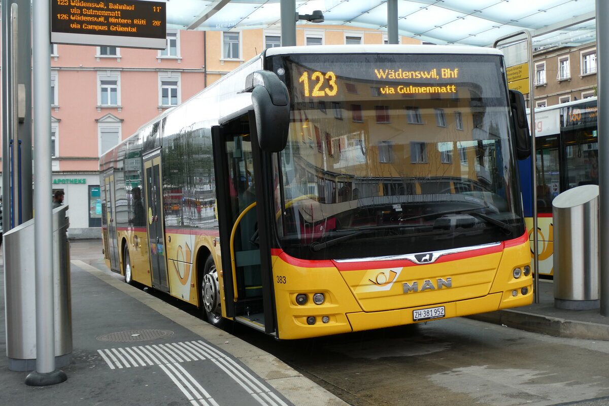 (280'744) - PostAuto Z�rich - Nr. 383/ZH 381'952/PID 11'270 - MAN am 27. September 2025 beim Bahnhof W�denswil