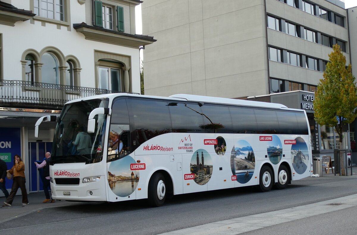(281'083) - Hil�rio, Sch�tz - LU 254'805 - Volvo am 9. Oktober 2025 beim Bahnhof Interlaken Ost
