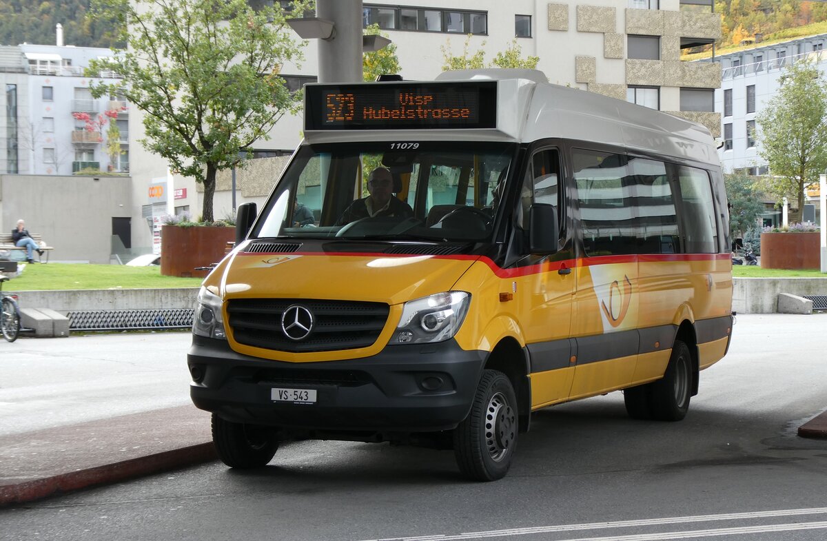 (281'746) - Autotour, Visp - VS 543/PID 11'079 - Mercedes am 21. Oktober 2025 beim BAhnhof Visp