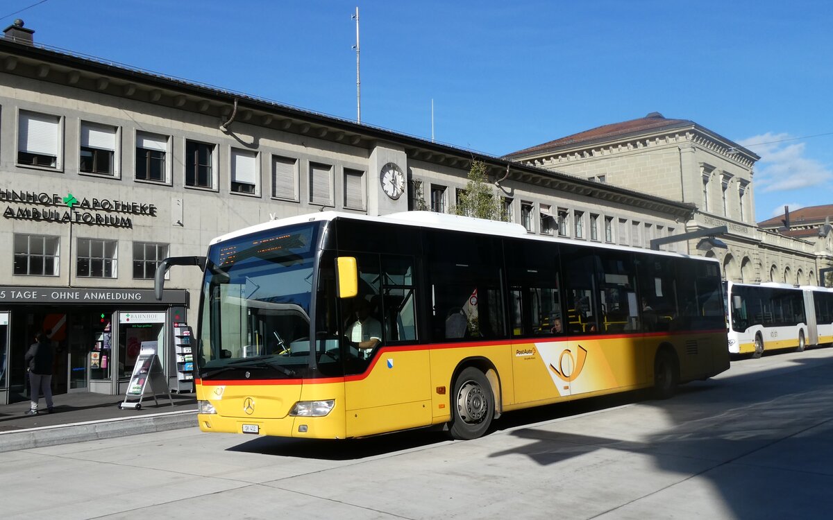 (281'902) - Rattin, Neuhausen - Nr. 284(12)/SH 412/PID 5564 - Mercedes am 30. Oktober 2025 beim Bahnhof Schaffhausen