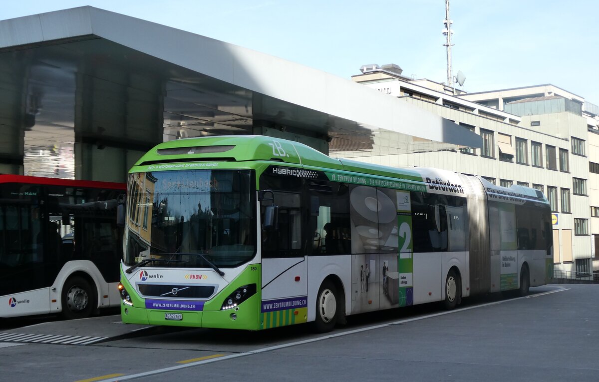 (282'269) - RVBW Wettingen - Nr. 180/AG 522'629 - Volvo am 11. November 2025 beim Bahnhof Wettingen