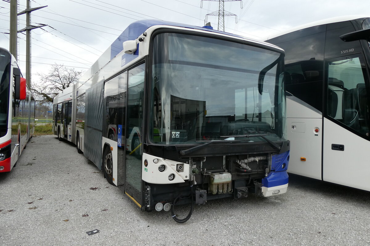 (282'448) - TL Lausanne - Nr. 889 - Hess/Hess Gelenktrolleybus am 15. November 2025 in Kerzers, Murtenstrasse