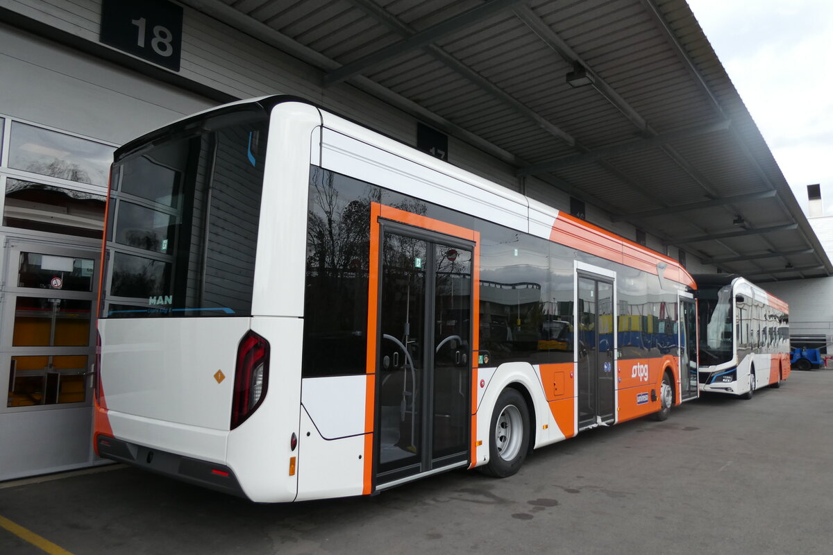 (282'458) - Gen�ve-Tours, Gen�ve - Nr. 2099 - eMAN am 15. November 2025 in Kerzers, Interbus