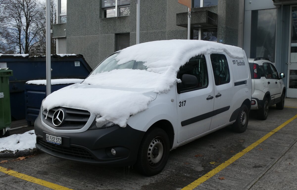(282'554) - STI Thun - Nr. 317/BE 532'372 - Mercedes am 23. November 2025 in Thun, Garage