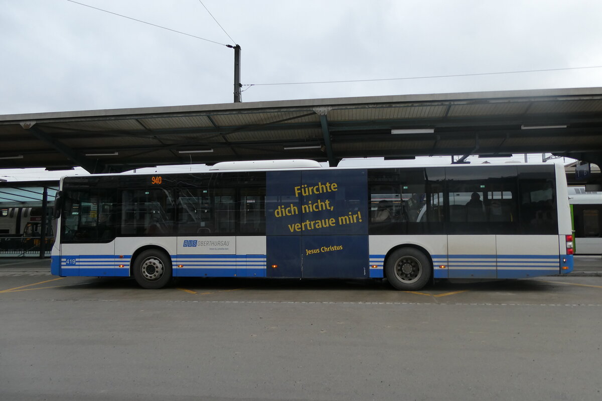 (282'819) - BOTG Amriswil - Nr. 419/TG 64'058 - MAN (ex StadtBUS, Frauenfeld Nr. 915; ex RTB Altst�tten Nr. 915; ex PostBus/A BD 15'345) am 5. Dezember 2025 beim Bahnhof Romanshorn