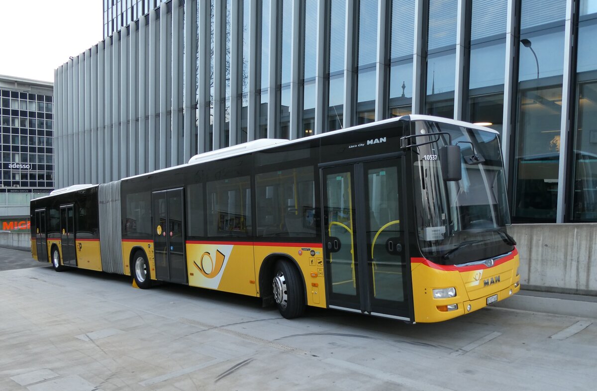 (283'365) - PostAuto Bern - Nr. 10'537/BE 827'668/PID 10'537 - MAN (ex Nr. 668) am 20. Dezember 2025 in Bern, Postautostation