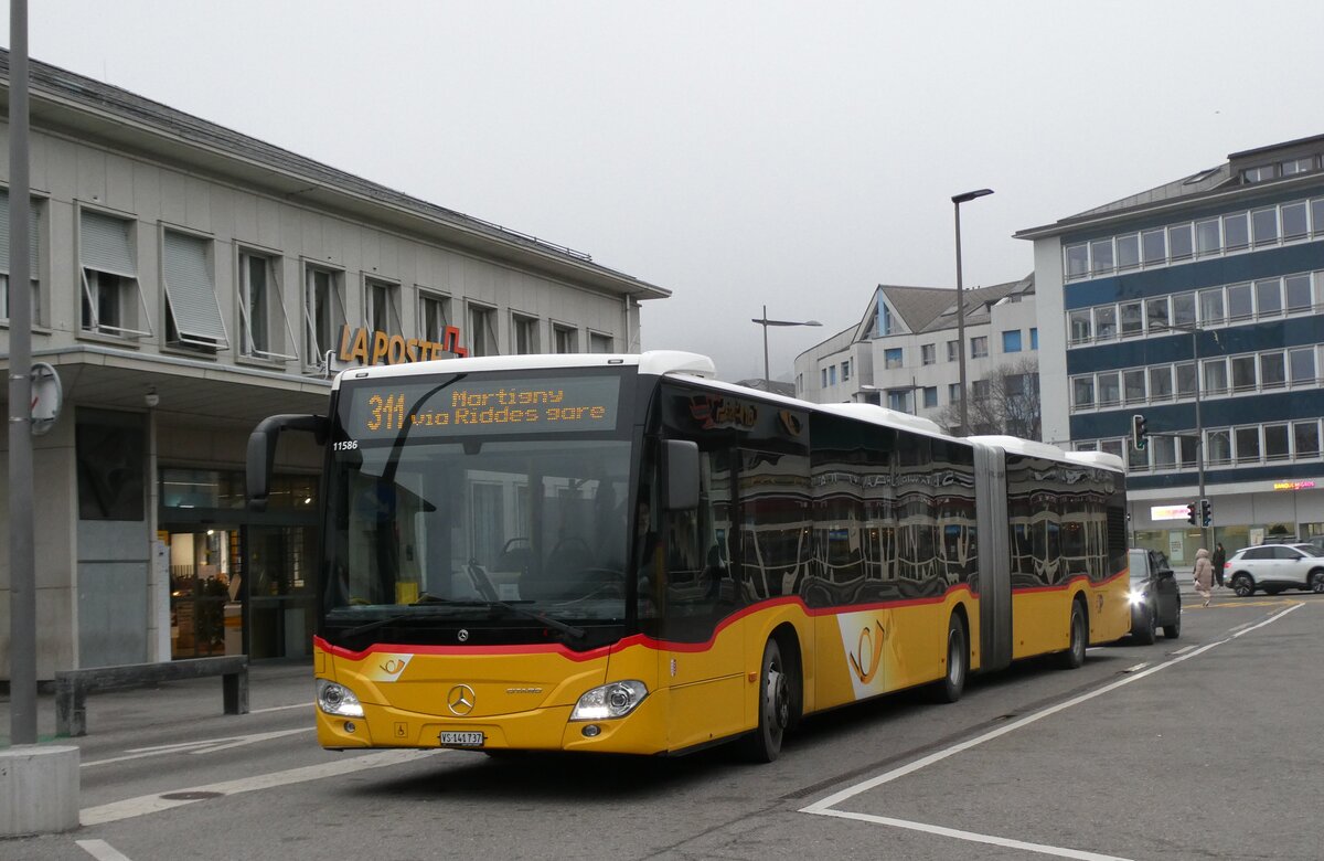 (283'544) - Buchard, Leytron - VS 141'737/PID 11'586 - Mercedes am 30. Dezember 2025 beim Bahnhof Sion