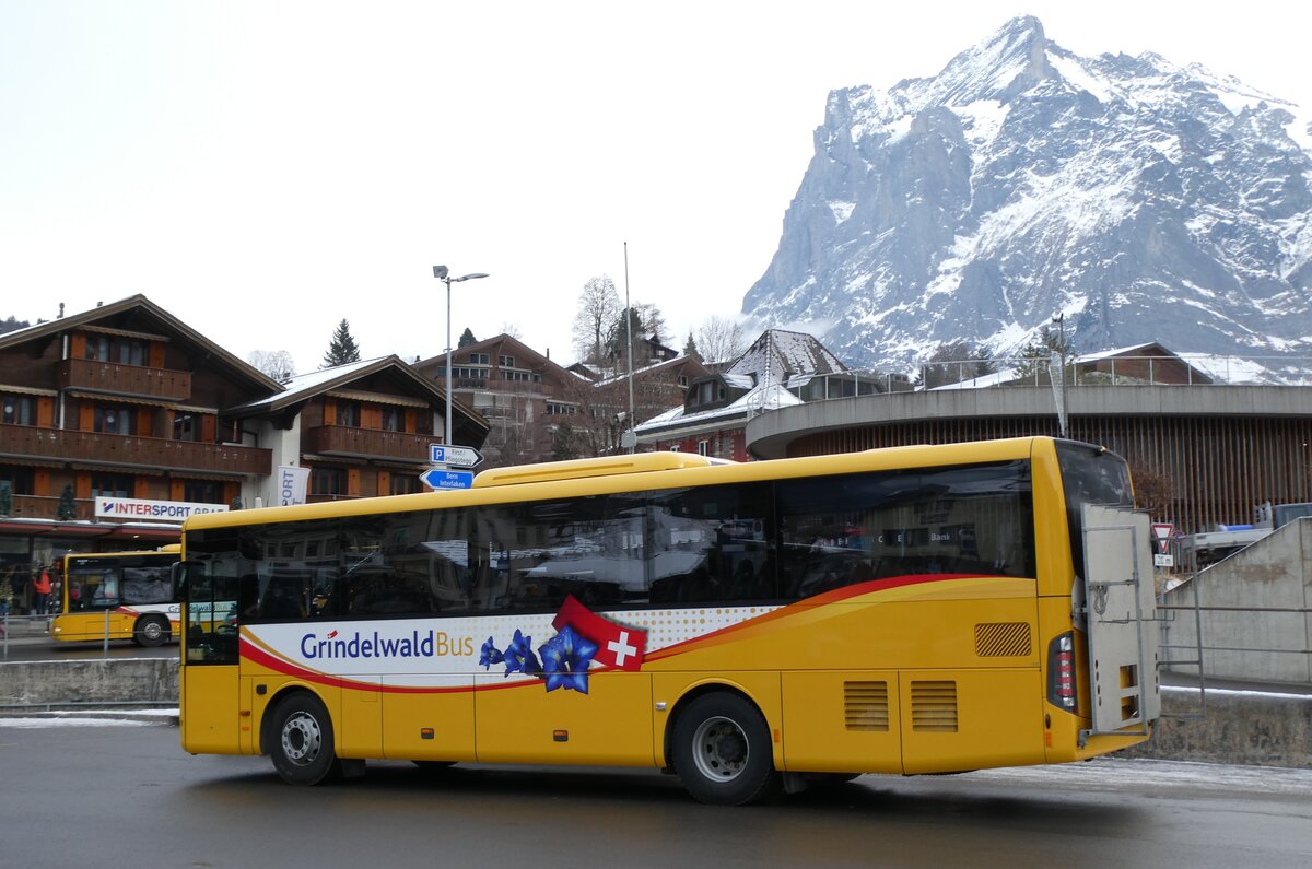 (283'632) - GrindelwaldBus, Grindelwald - Nr. 241/BE 103'241 - Mercedes am 2. Januar 2026 beim Bahnhof Grindelwald