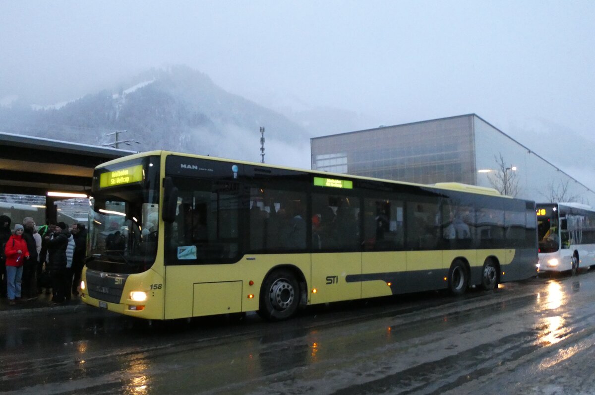 (283'796) - STI Thun - Nr. 158/BE 752'158 - MAN am 10. Januar 2026 beim Bahnhof Frutigen