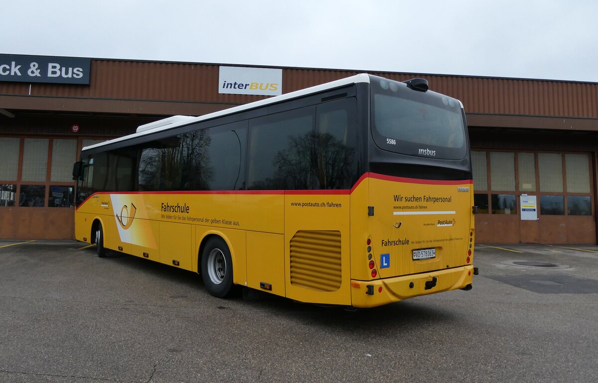 (284'506) - CarPostal Ouest - VD 578'063/PID 5586 - Irisbus (ex PostAuto Bern; ex PostAuto Nordschweiz) am 31. Januar 2026 in Yverdon, Garage