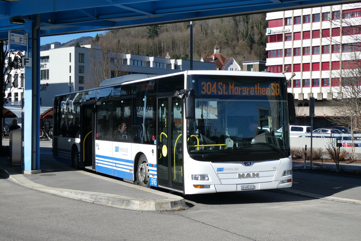 (285'078) - RTB Altst�tten - Nr. 916/SG 482'212 - MAN (ex StadtBUS, Frauenfeld Nr. 912; ex RTB Altst�tten Nr. 916; ex PostBus/A BD 15'337) am 26. Februar 2026 beim Bahnhof Heerbrugg 