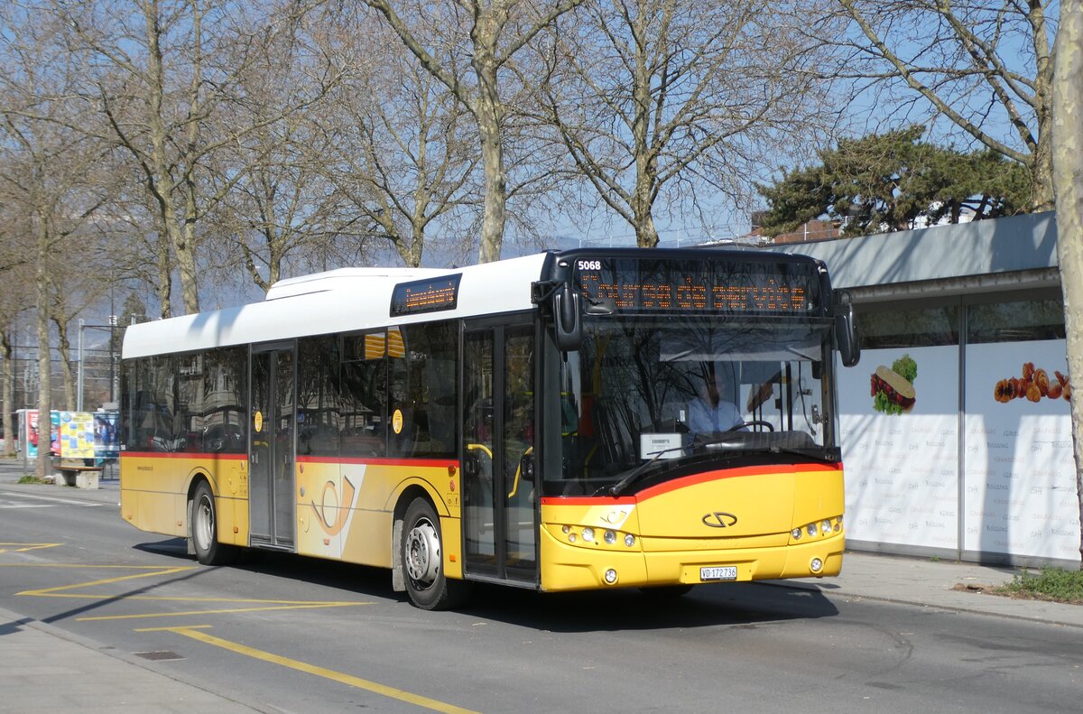 (285'619) - CarPostal Ouest - VD 172'736/PID 5068 - Solaris (ex PostAuto Bern) am 21. M�rz 2026 beim Bahnhof Yverdon