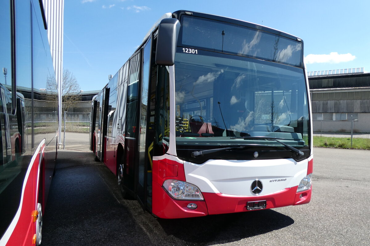(285'994) - CarPostal Ouest - PID 12'301 - Mercedes (ex Intertours, Domdidier Nr. 486; ex Wiener Linien, A-Wien Nr. 8122) am 6. April 2026 in Winterthur, Daimler Buses
