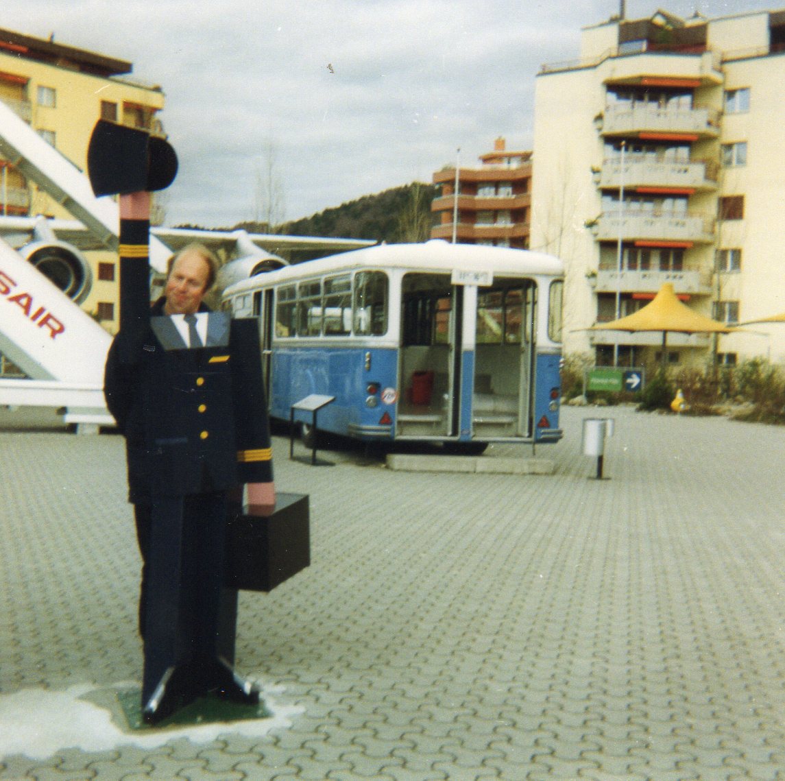 (9-22) - Aus dem Archiv: Flughafen, Z�rich - Nr. 5 - Ford/H�nni im M�rz 1988 in Luzern, Verkehrshaus
